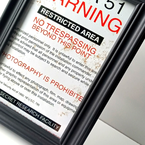 👽 Area 51 Ufo Alien Edgy Alternative Framed Photo Trendy Funny Aliens Sign Art - Picture 5 of 6